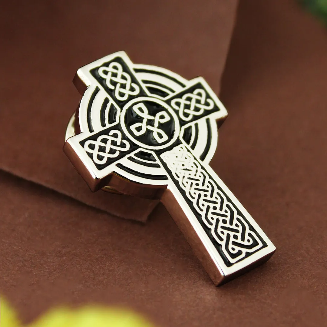 Peluche The Celtic cross Lapel Pin