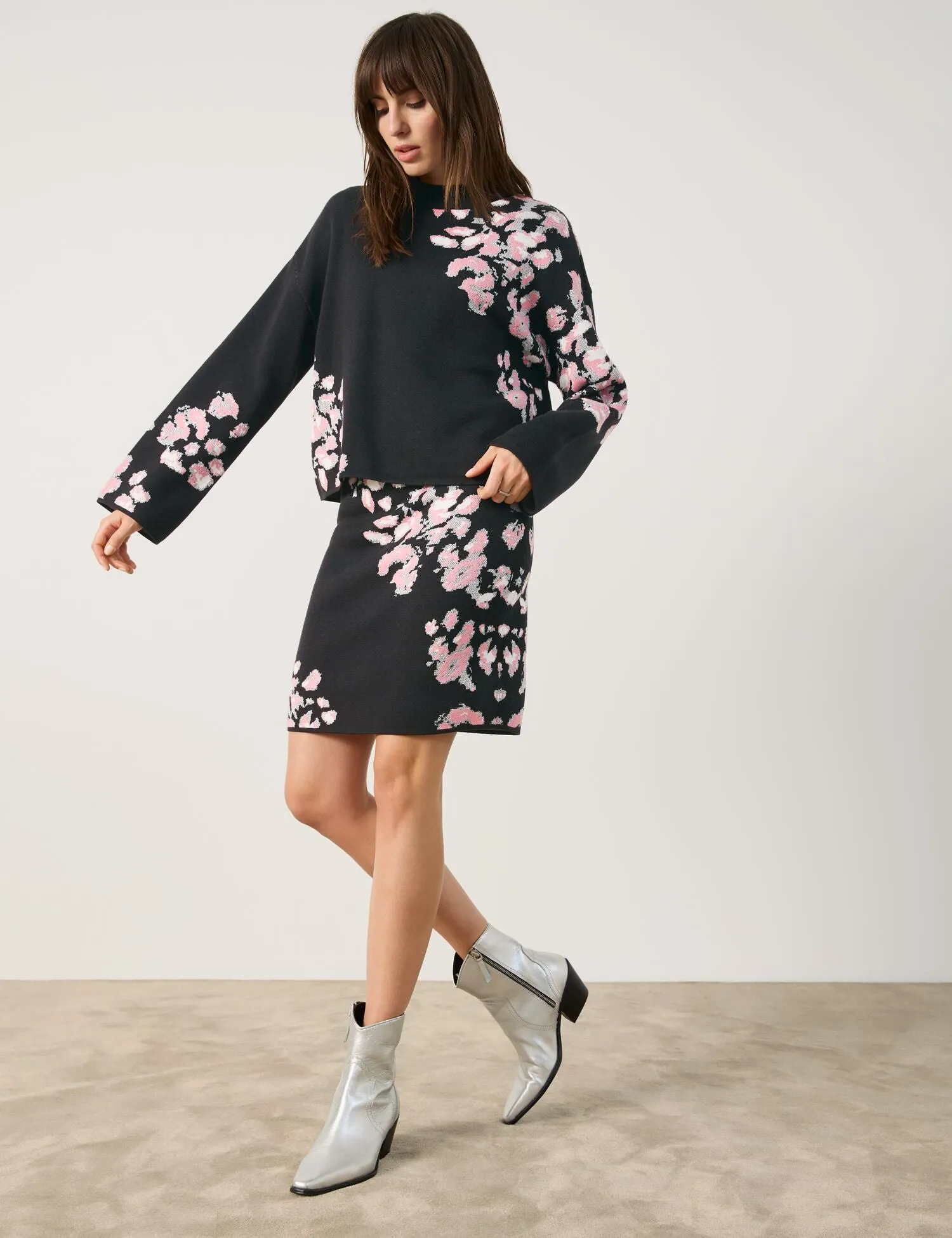 Pullover with Floral Print